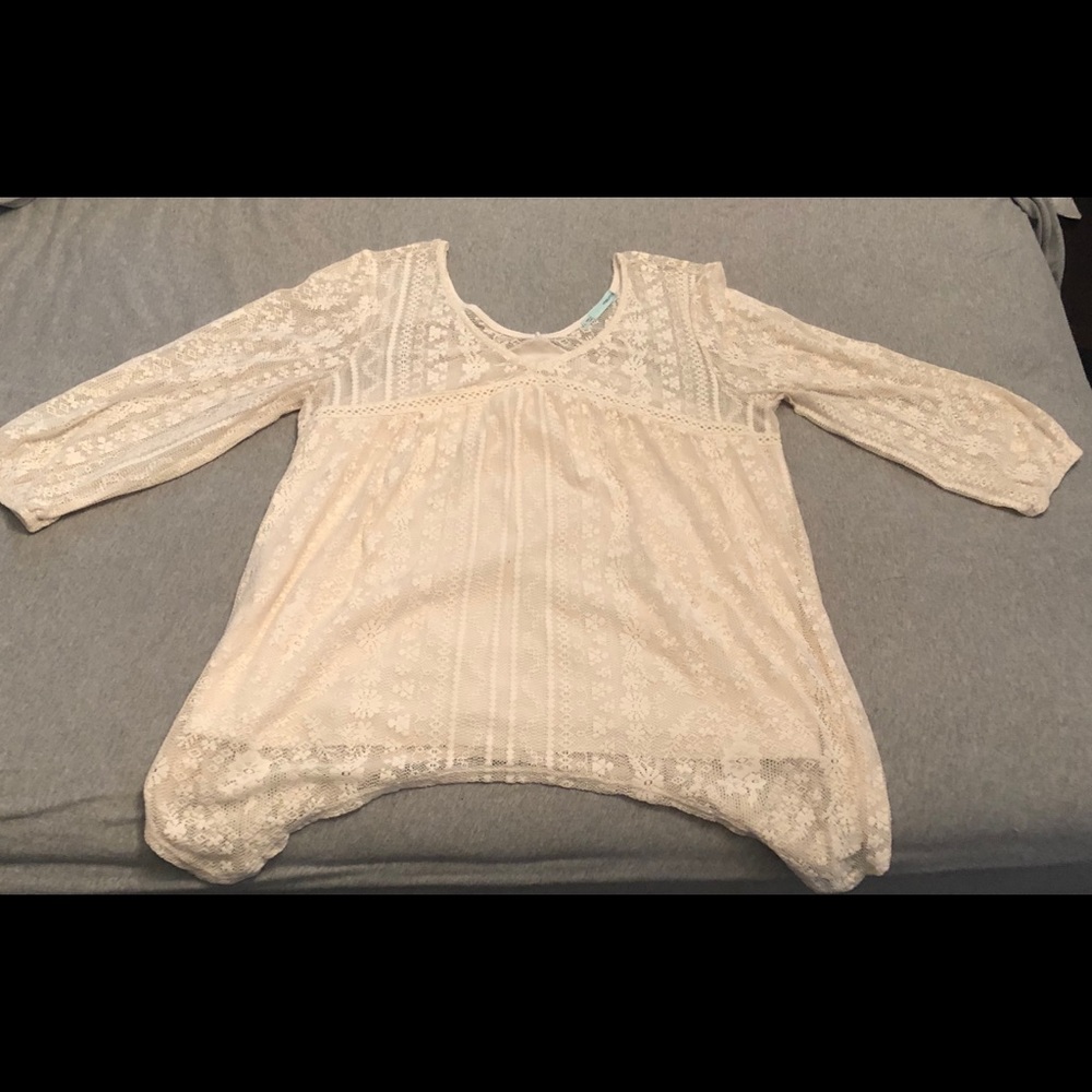 Maurice’s lace shirt